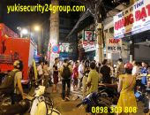Đang ăn hủ tiếu, người đàn ông chết tức tưởi vì thanh sắt 